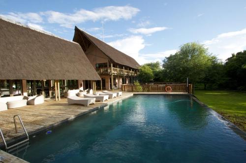 Cresta Mowana Safari Resort & Spa