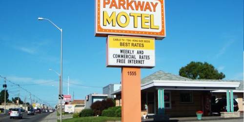 Parkway Motel