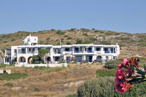 Akrotiri Hotel