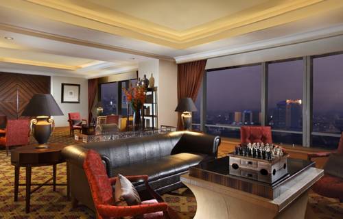 The Ritz-Carlton Jakarta, Mega Kuningan