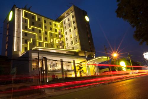 Yello Hotel Jemursari