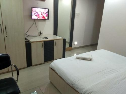 JK Rooms 122 Shaheen-Nr. Mahindra Co.-MIDC