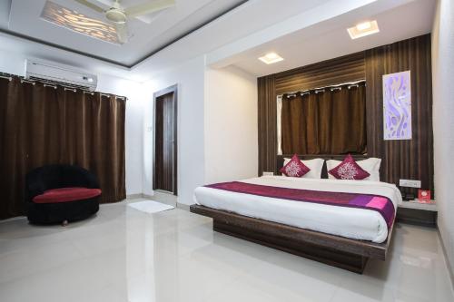 OYO Rooms Sayaji Square 2