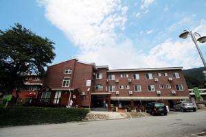 The Red House Hotel  Motels  Sokcho