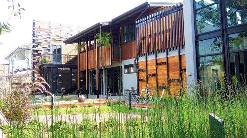 Baan Mai Kradan Hostel Chiang Rai