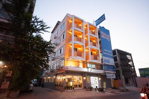 Hoppers Place Donmuang Hostel