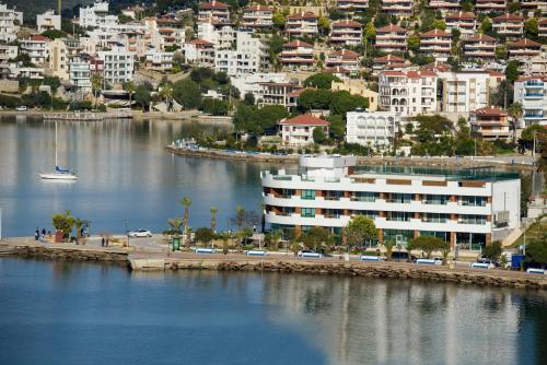 Bodrum Gulluk Marina Suites