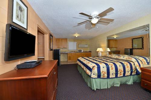 American Inn & Suites - Savannah / Garden City