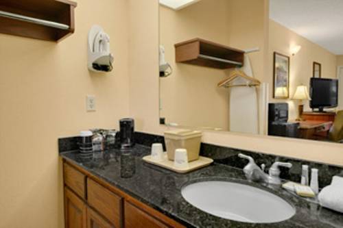 Baymont Inn and Suites - Waycross