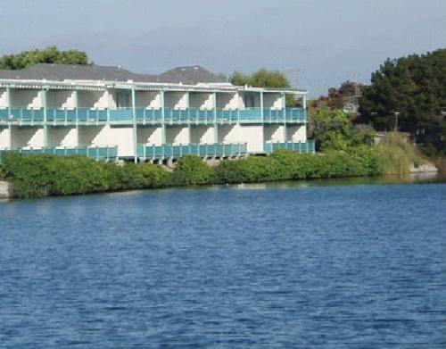 Coral Reef Inn & Condo Suites