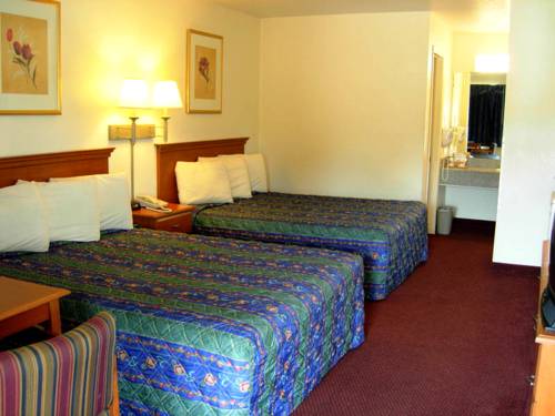 Country Hearth Inn & Suites