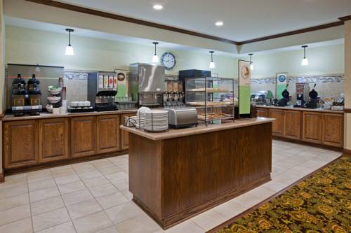 Country Inn and Suites Minot