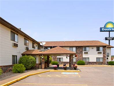 Days Inn and Suites Davenport East