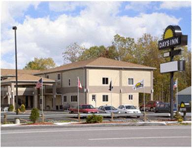 Days Inn & Suites Niagara Falls/Buffalo