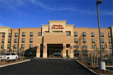 Hampton Inn and Suites Bakersfield / Highway 58