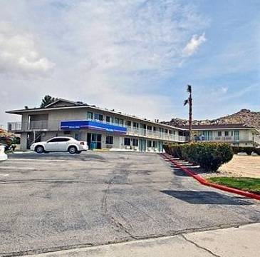 Hilltop Inn & Suites