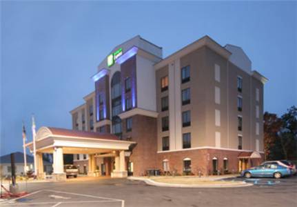 Holiday Inn Express Hotel & Suites Hope Mills-Fayetteville Airport