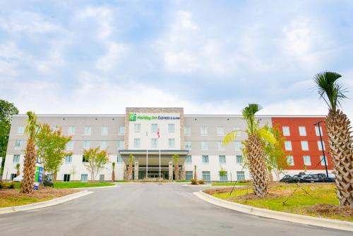 Holiday Inn Express & Suites - Charlotte Airport