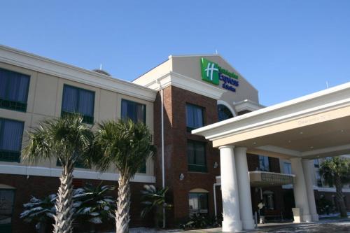 Holiday Inn Express & Suites Florence I-95 & I-20 Civic Ctr