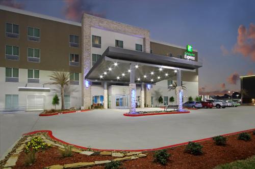 Holiday Inn Express & Suites - Lake Charles South