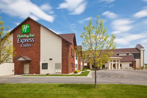 Holiday Inn Express & Suites Watertown