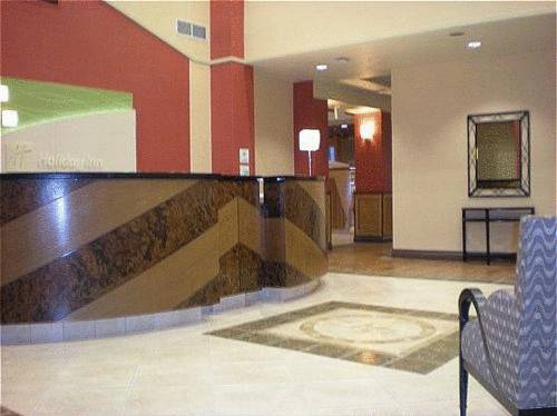 Holiday Inn Hotel & Suites Bakersfield