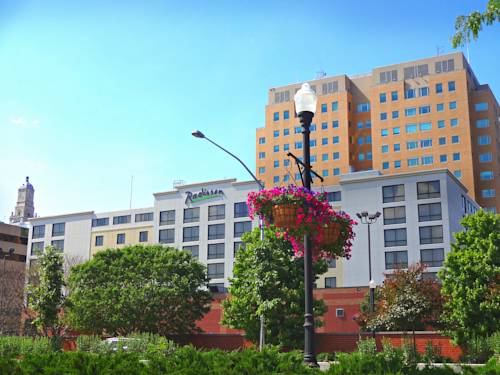 Radisson Quad City Plaza Hotel