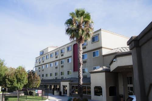 Ramada Inn & Suites