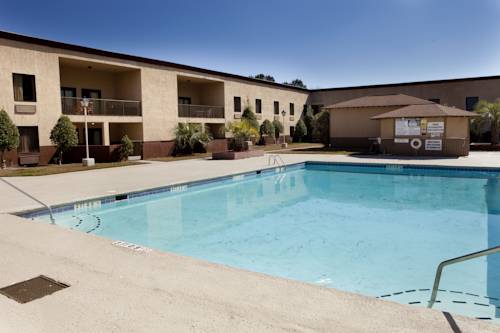 Ramada Pooler