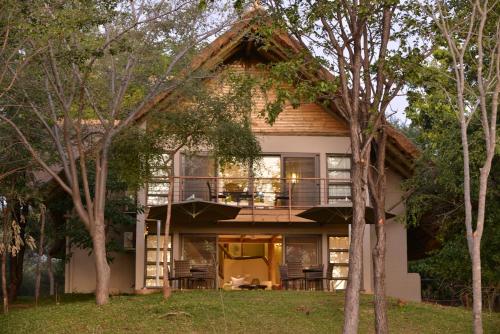 Victoria Falls Safari Suites